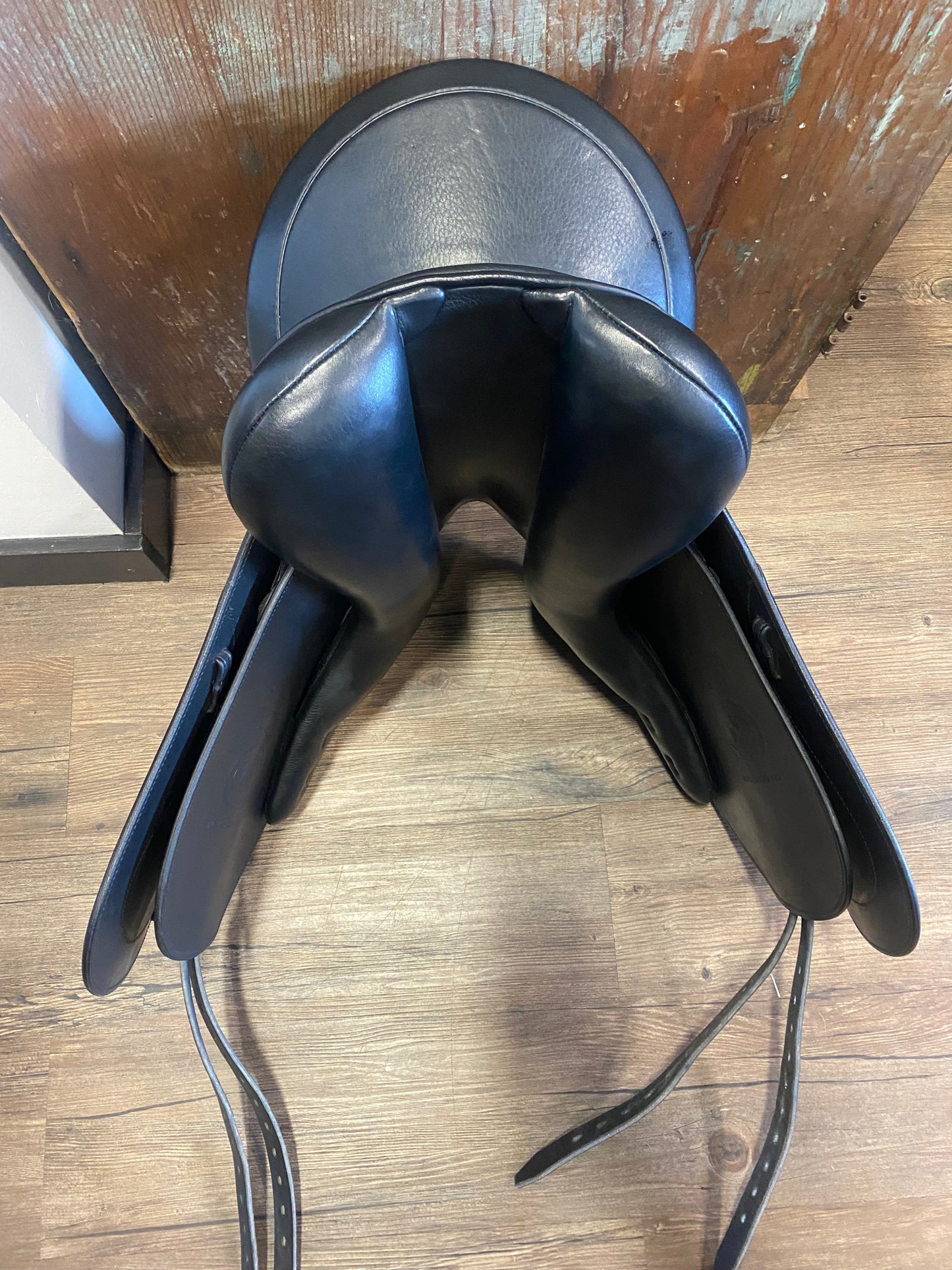 17.5" 2023 Schleese Synergy Dressage Saddle (4.5" Gullet)