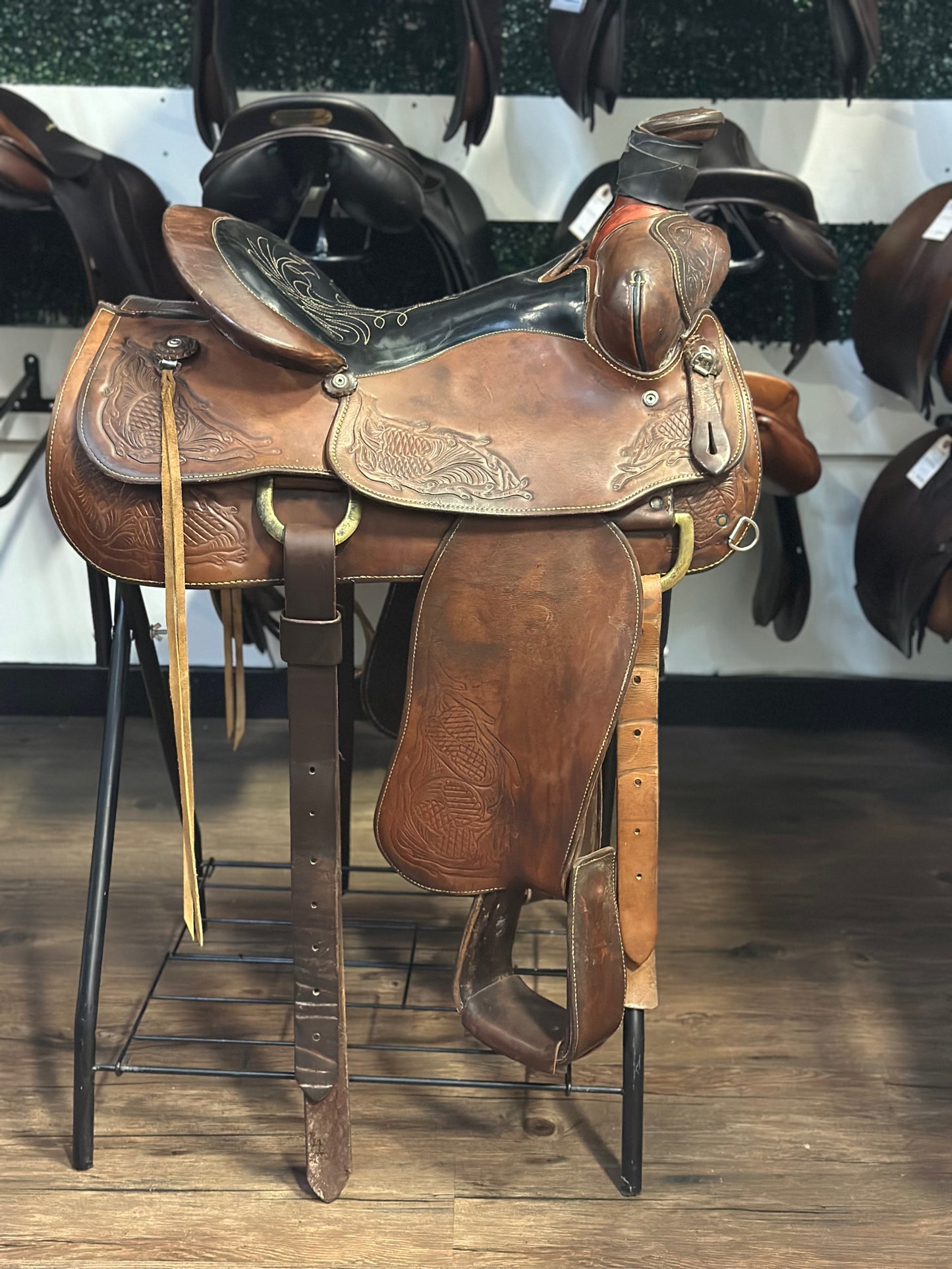 15" Eamor Roping Saddle #281 - 6" Gullet
