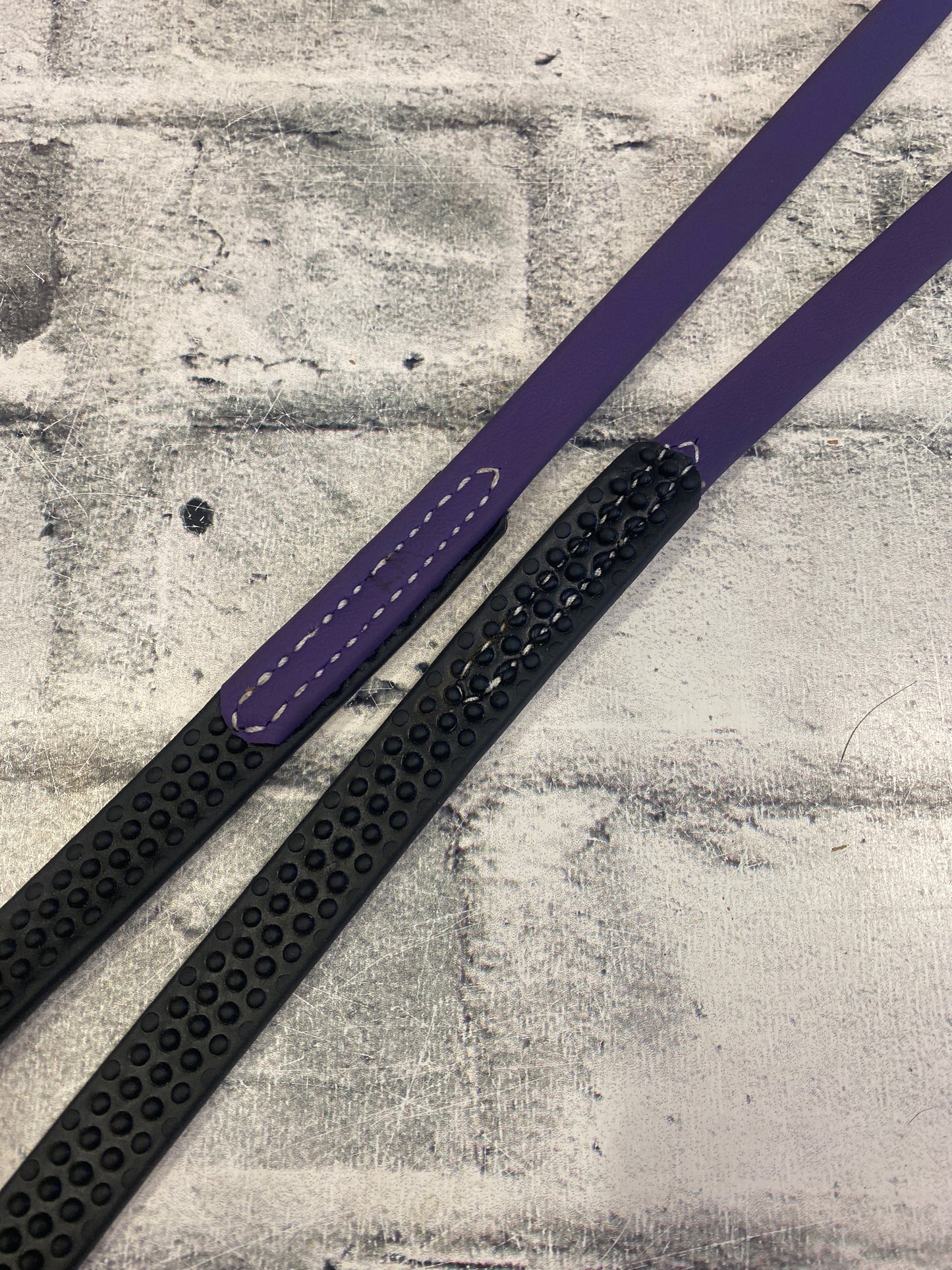 Rubber Barrel Reins Purple/Black