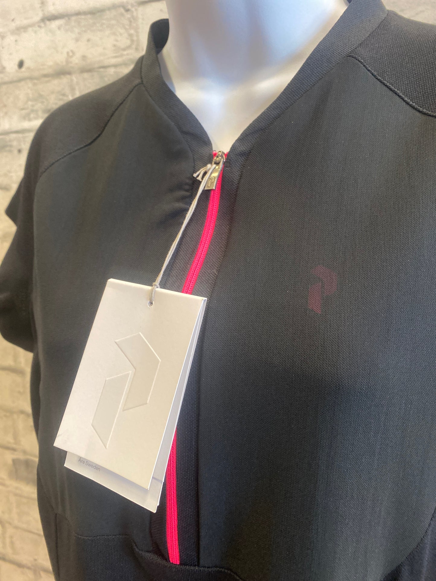 Peak Performance 1/2 Zip SS Shirt Black/Pink L NEW
