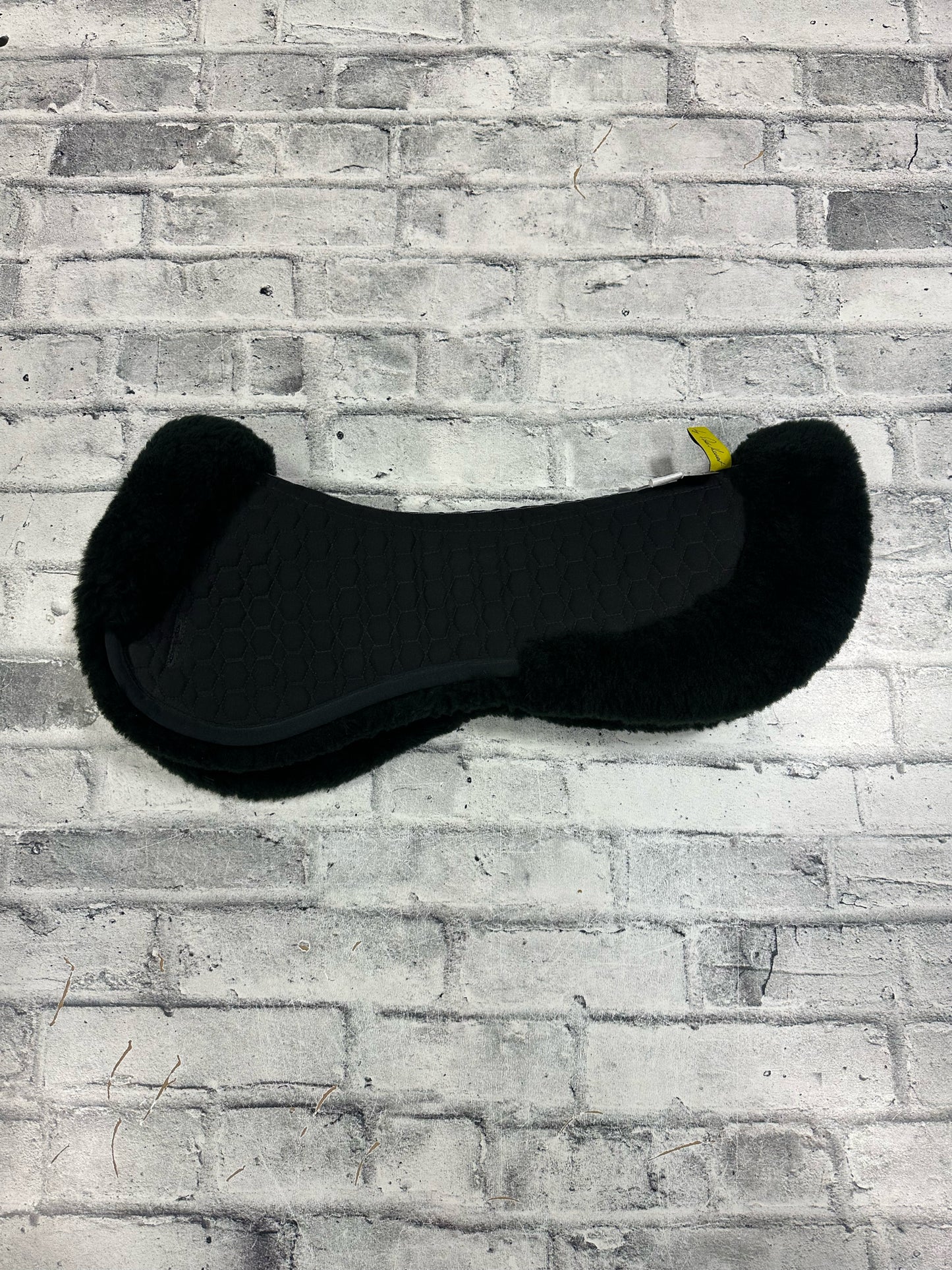 Mattes Black Sheepskin Half Pad Black M