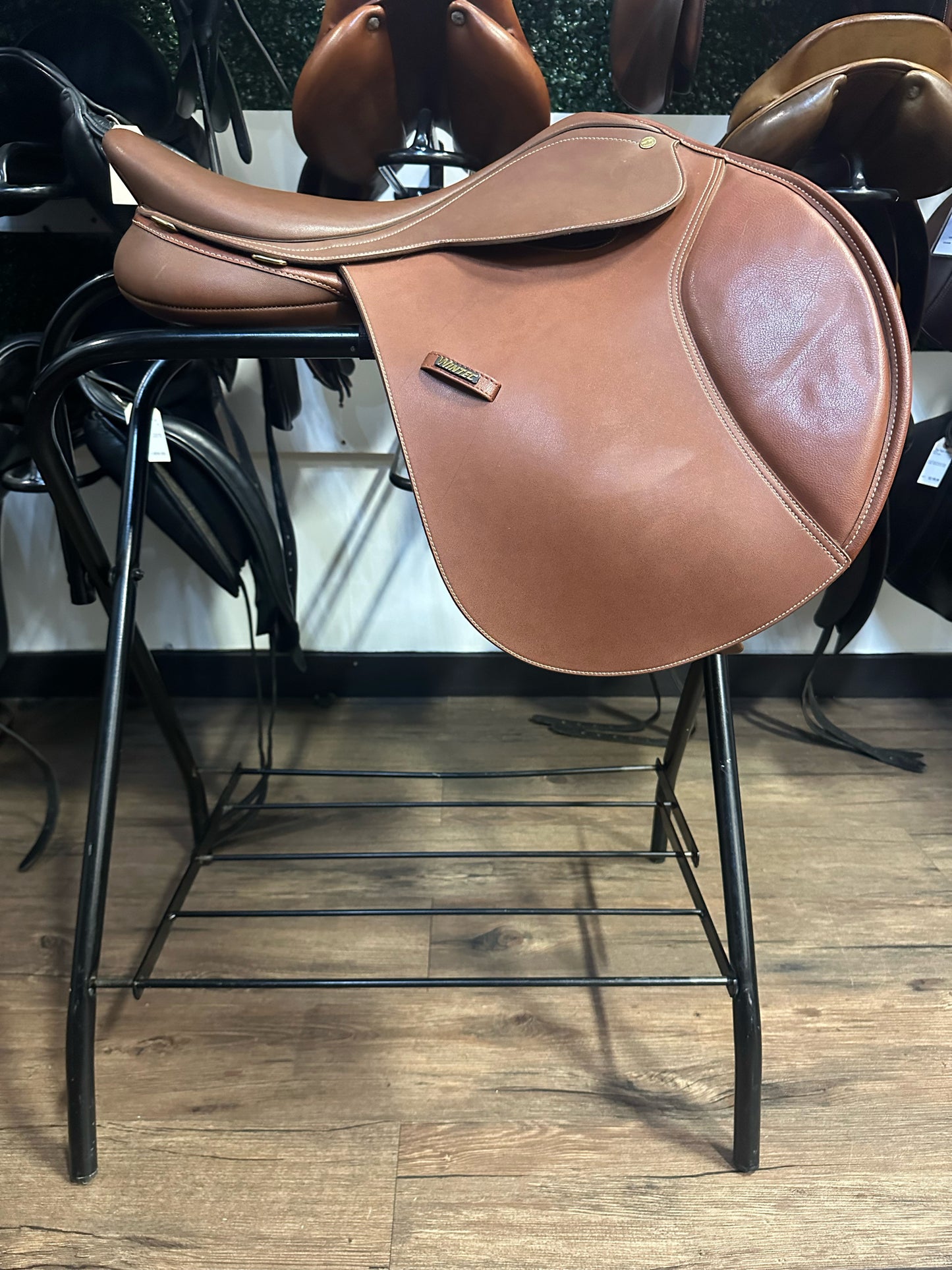 17" Wintec CC Saddle Brown