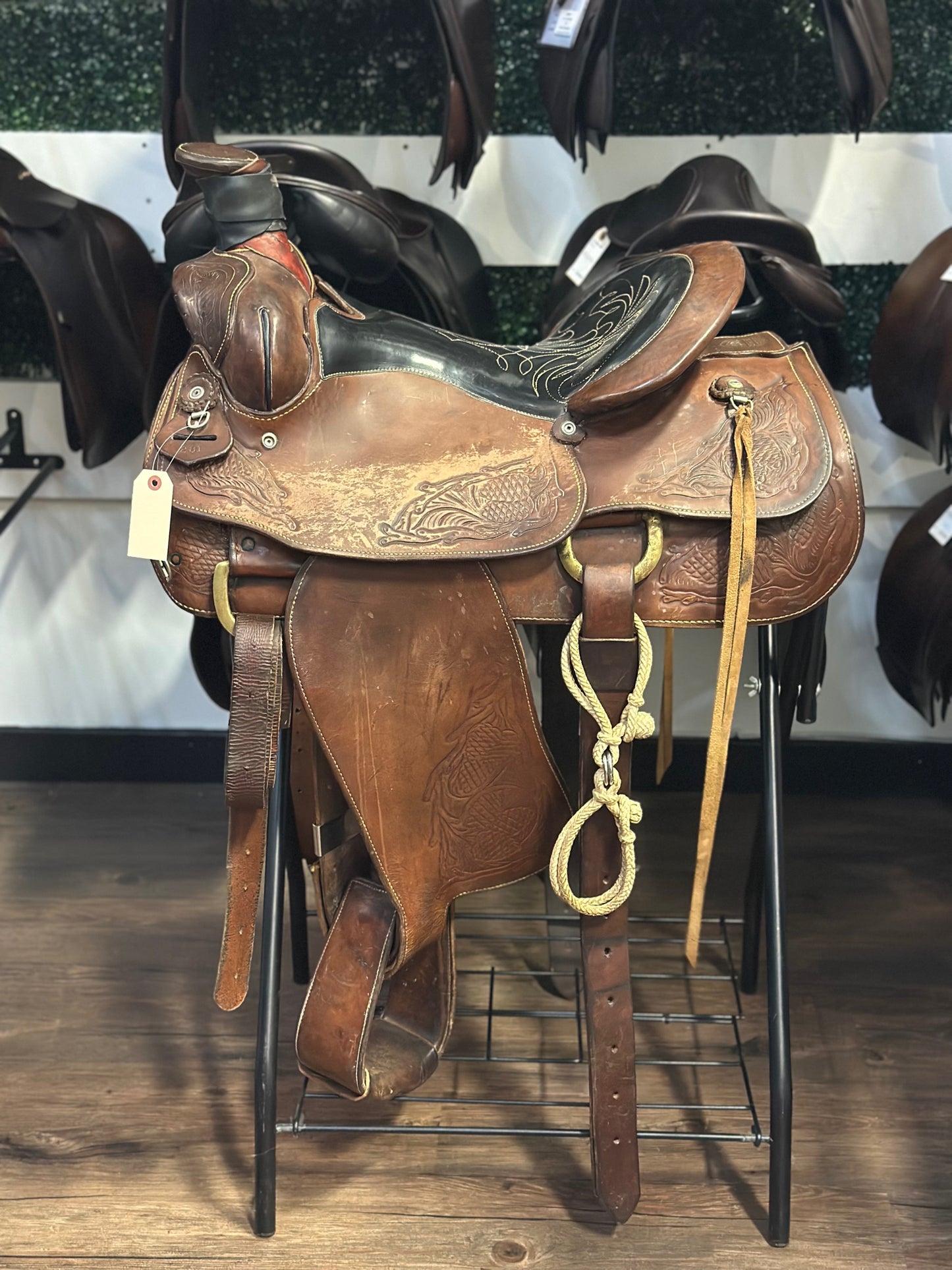 15" Eamor Roping Saddle #281 - 6" Gullet