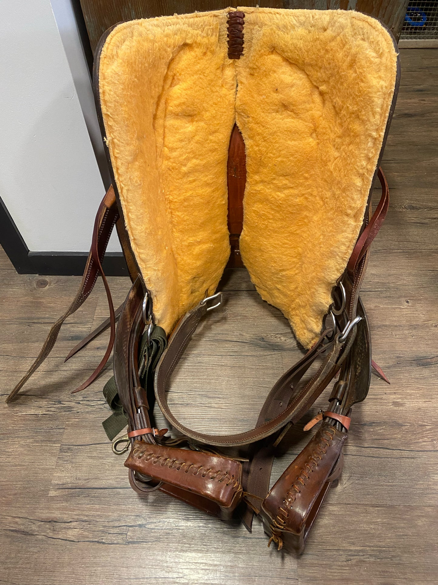 17" Crates #2197 Reining Saddle w/ Equifit Tree (Full QH - 6" Gullet)