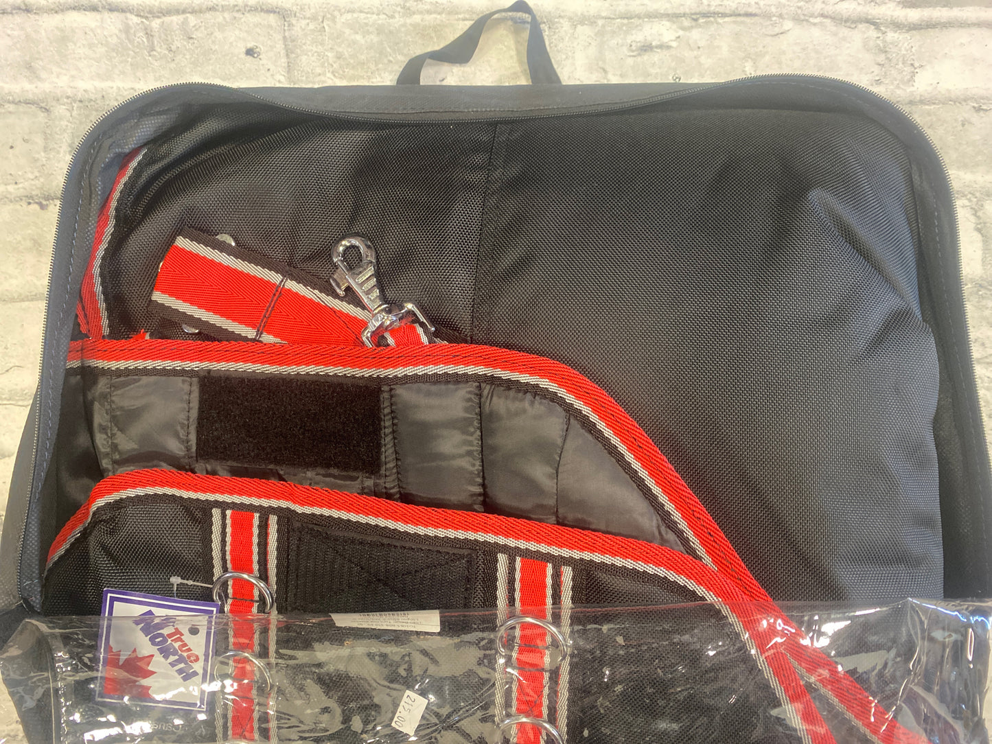 69" True North 350g Turnout Blanket w Neck Black/Red