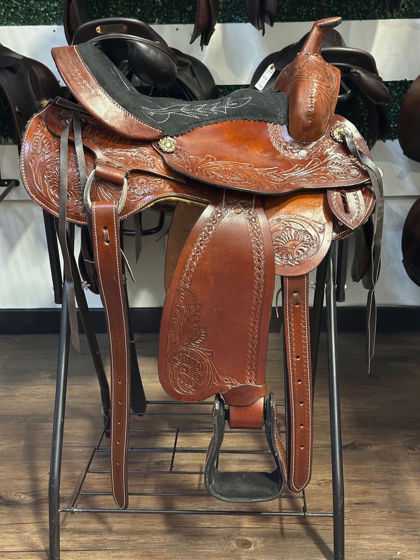 16" Western Tooled Trail Saddle (6" Gullet)