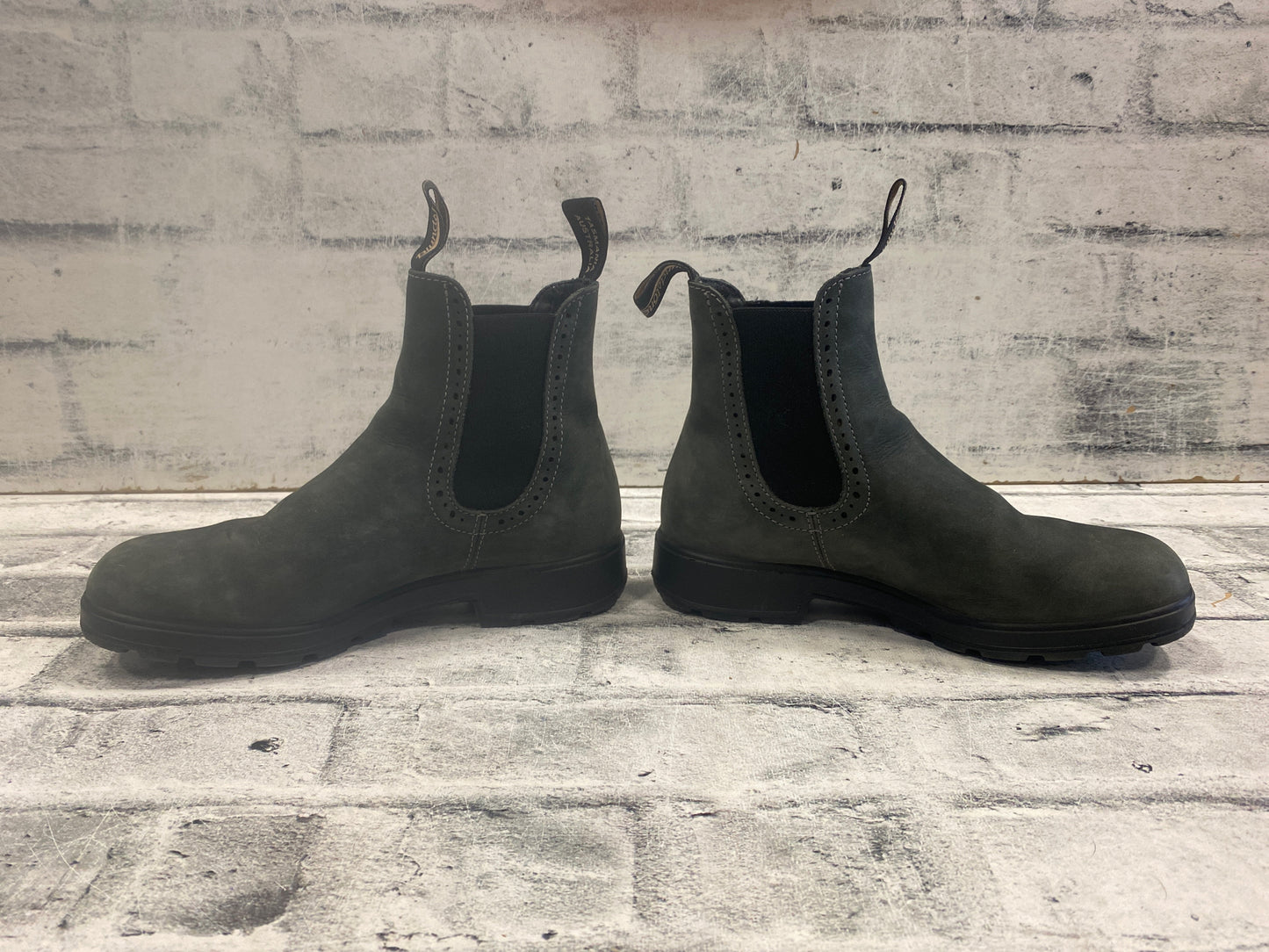 Blundstones Grey Size 5
