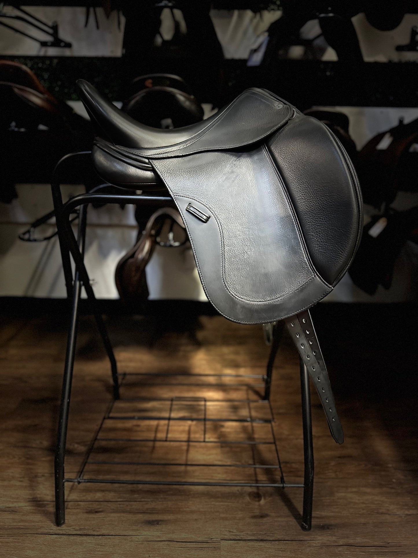17.5" 2023 Schleese Synergy Dressage Saddle (4.5" Gullet)