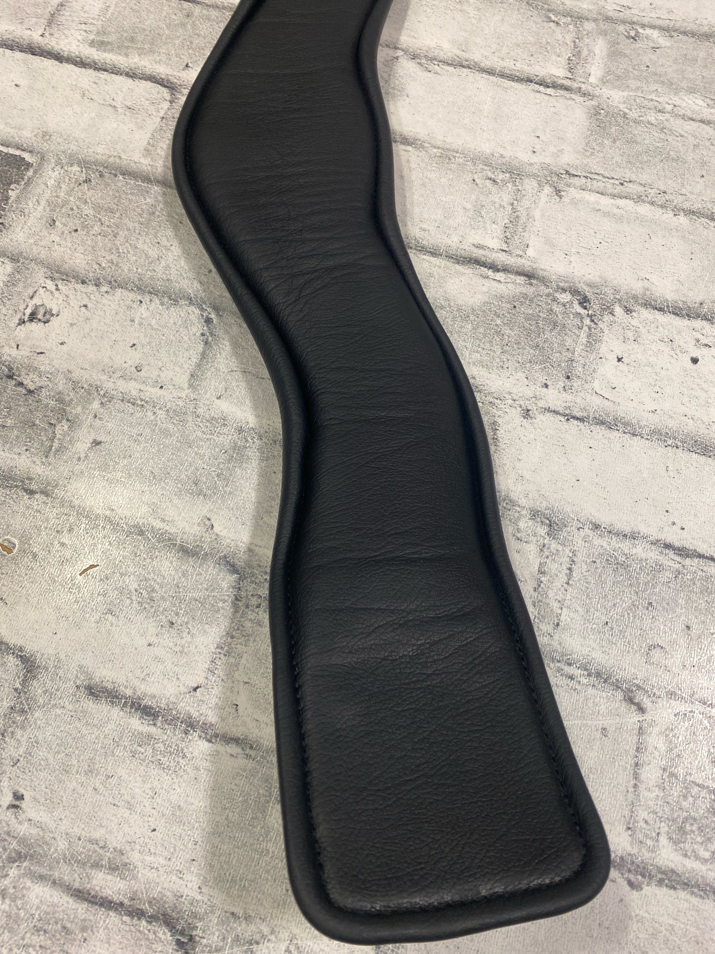 26" Prestige Anatomic Dressage Girth Black