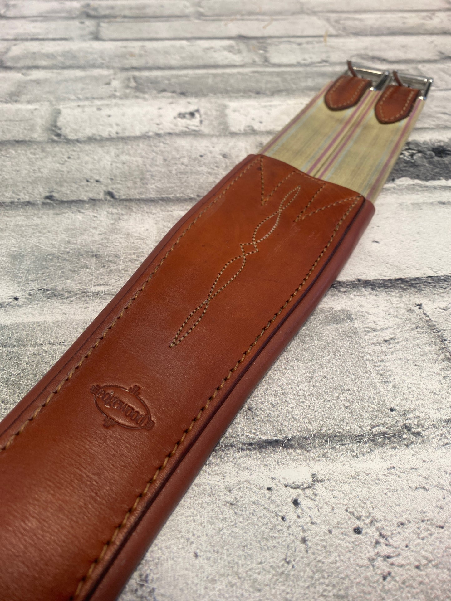 56" Edgewood Leather Girth w Elastics Newmarket