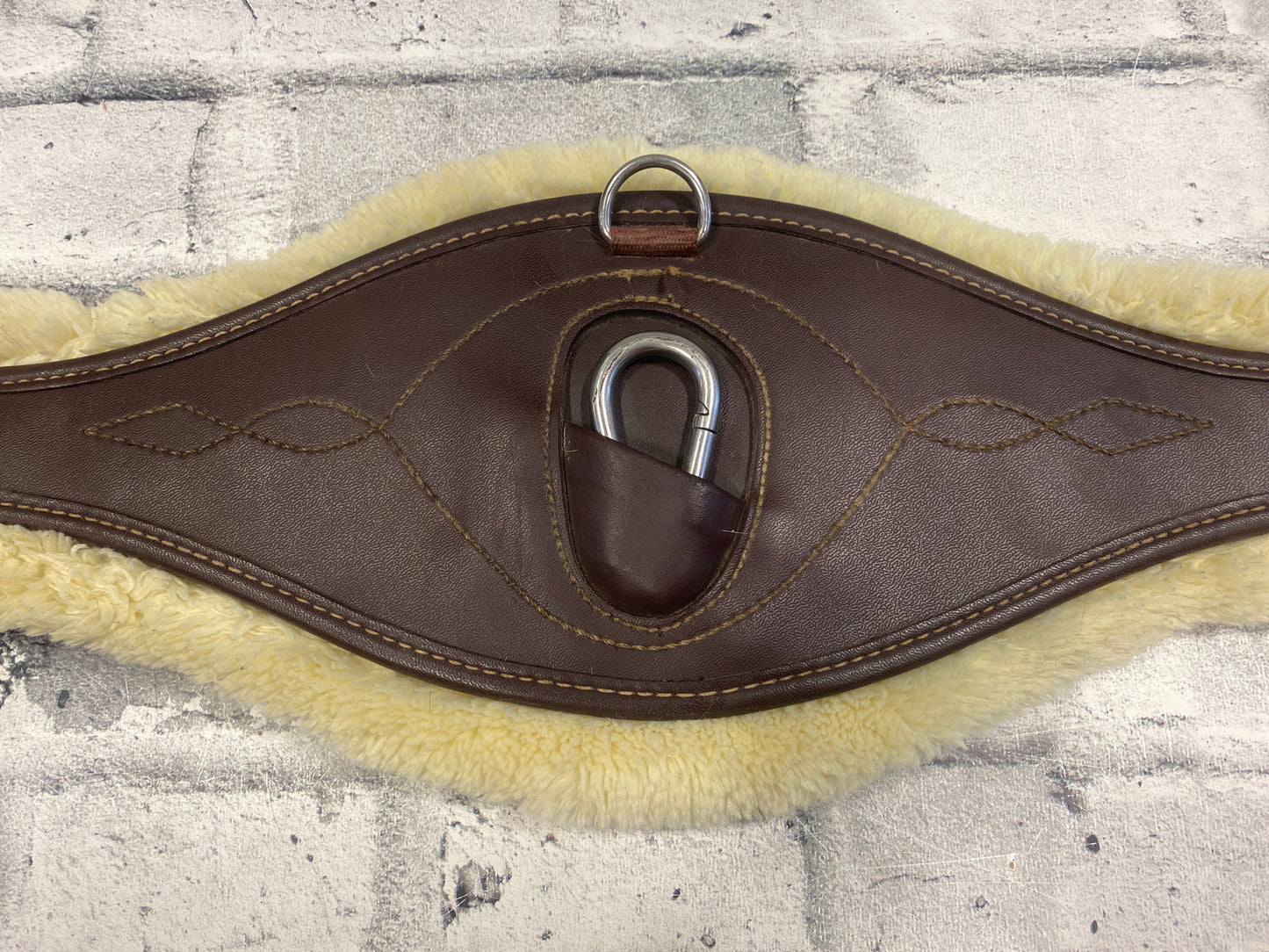49" Kentucky Leather Shaped Girth With Removable Shepskin