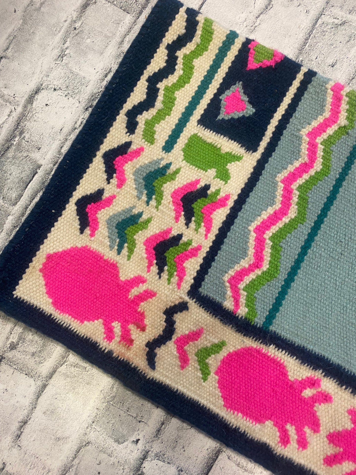 KD Saddle Blanket Navy/Pink 34 x 40