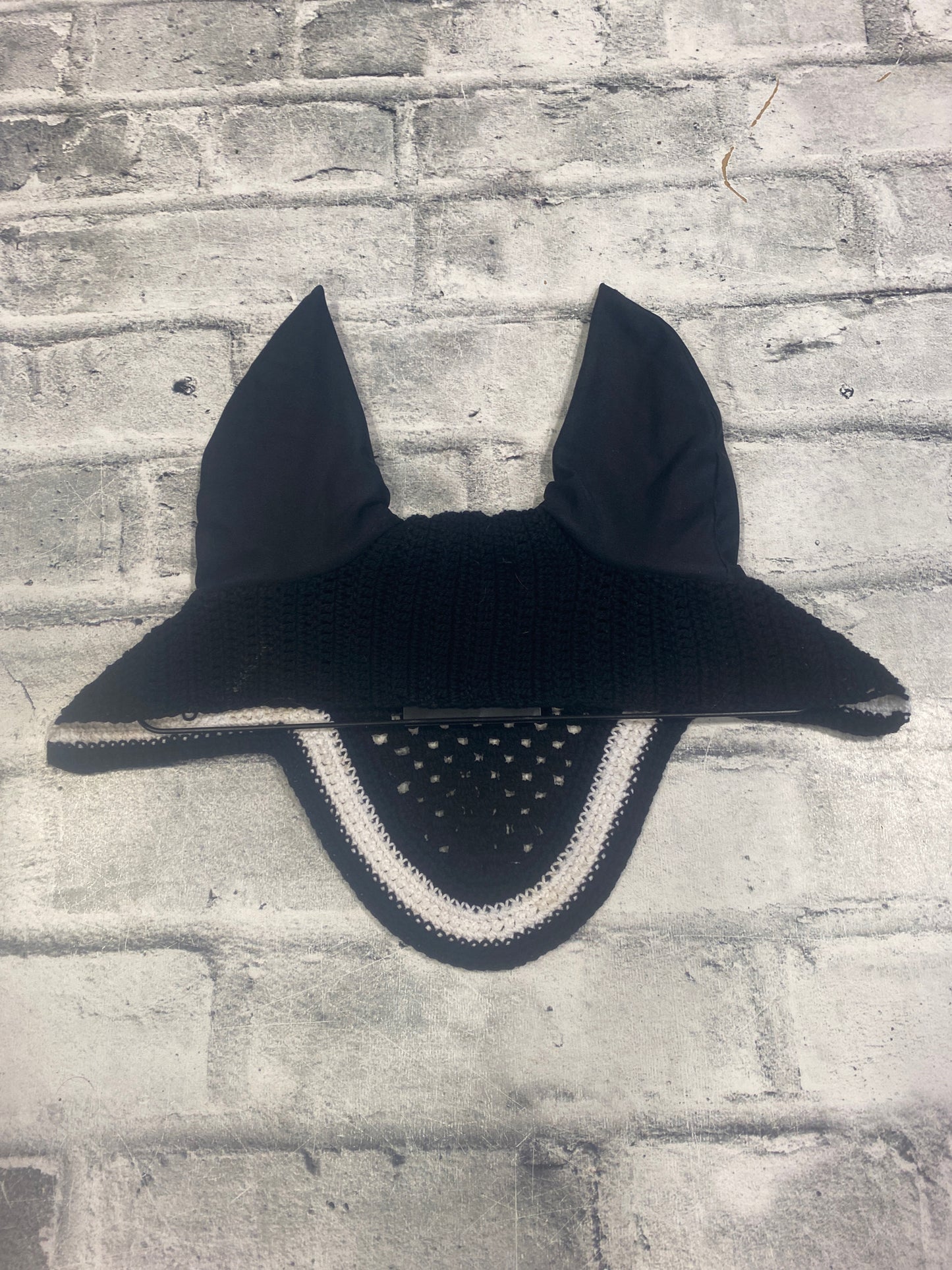 Shedrow Fly Bonnet Black/White F