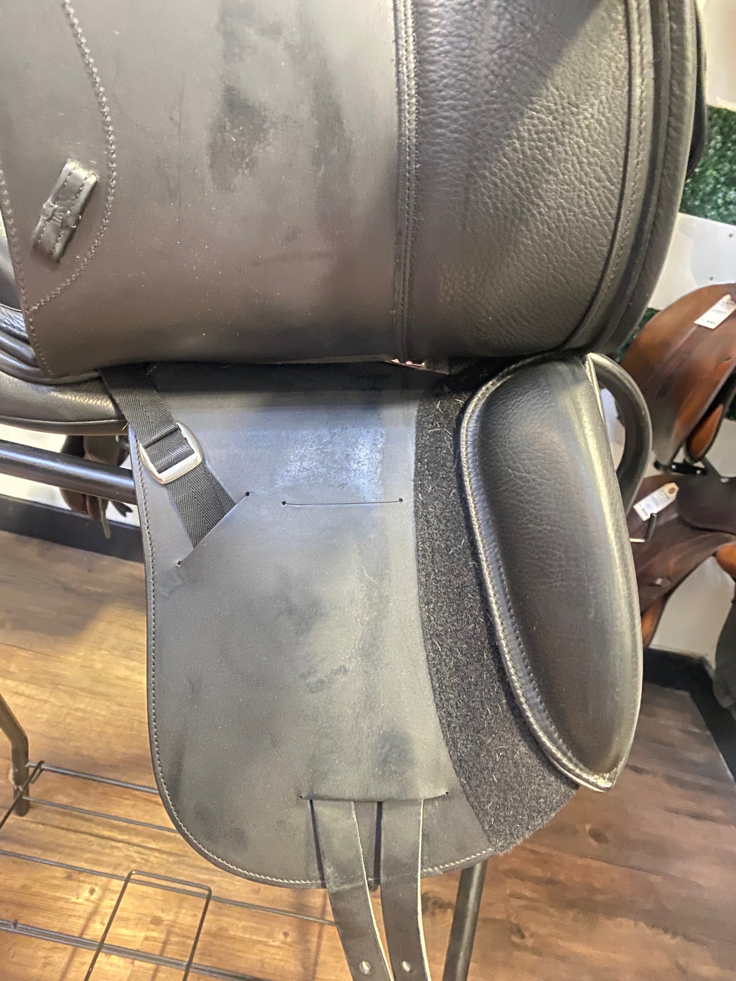 17.5" 2023 Schleese Synergy Dressage Saddle (4.5" Gullet)