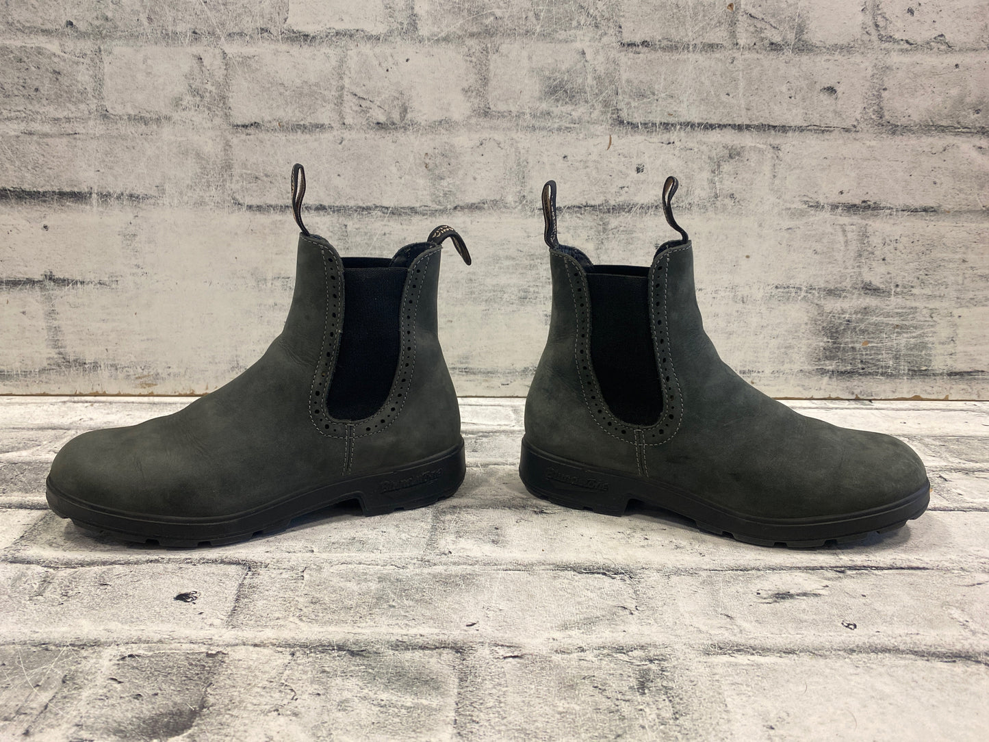 Blundstones Grey Size 5
