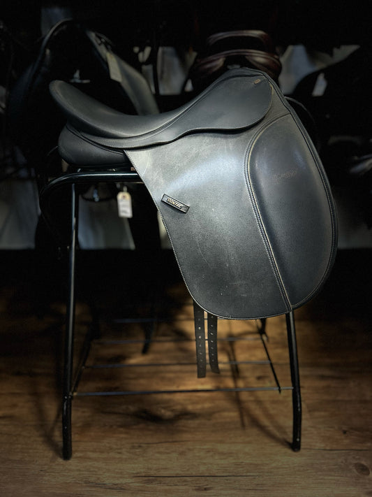 18" Wintec Bates Dressage Saddle