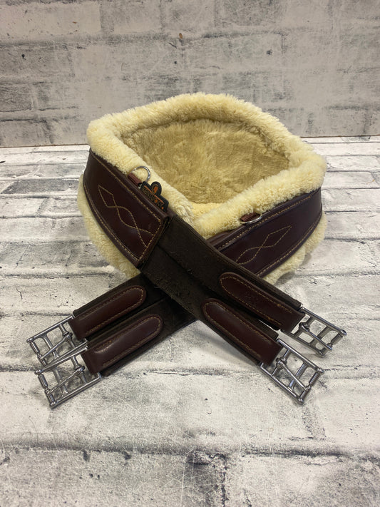 49" Kentucky Leather Shaped Girth With Removable Shepskin