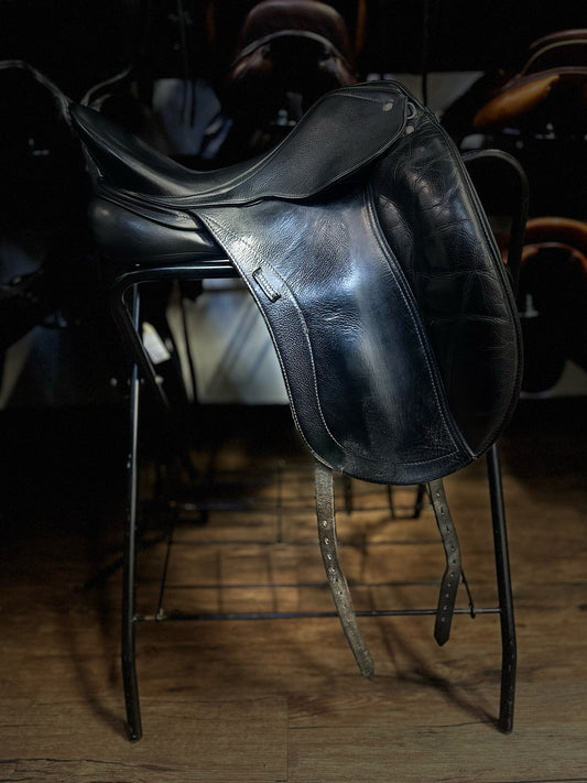 17.5" 2008 Schleese Triumph Dressage Saddle Black