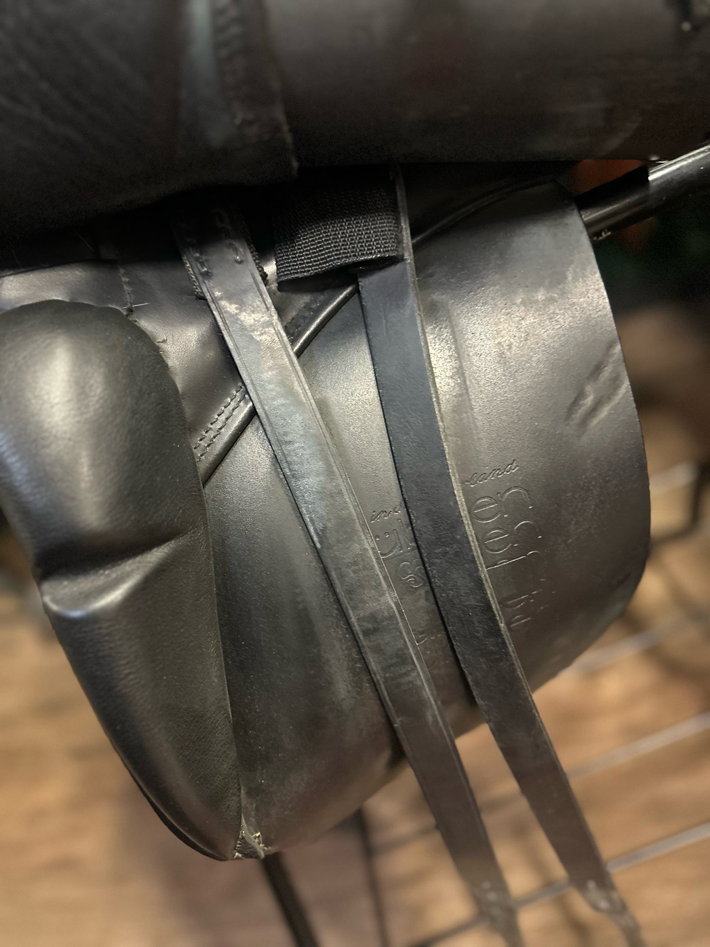 17.5 Stubben Guiness Deluxe Dressage Saddle - MW (5.25")