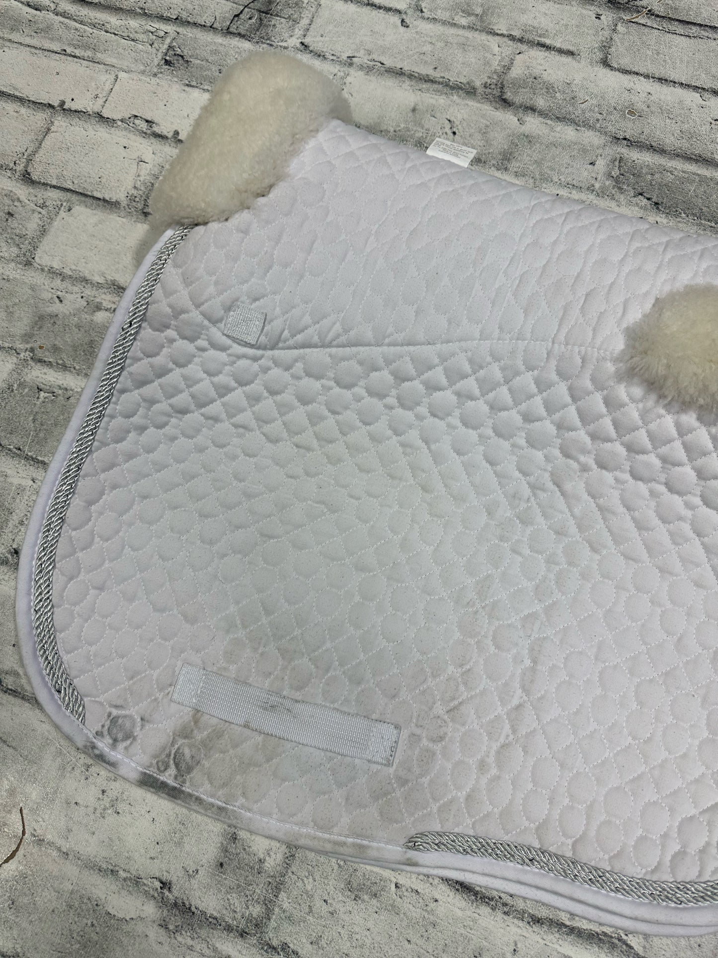 Lettia Dressage Pad White w/ Sheepskin F