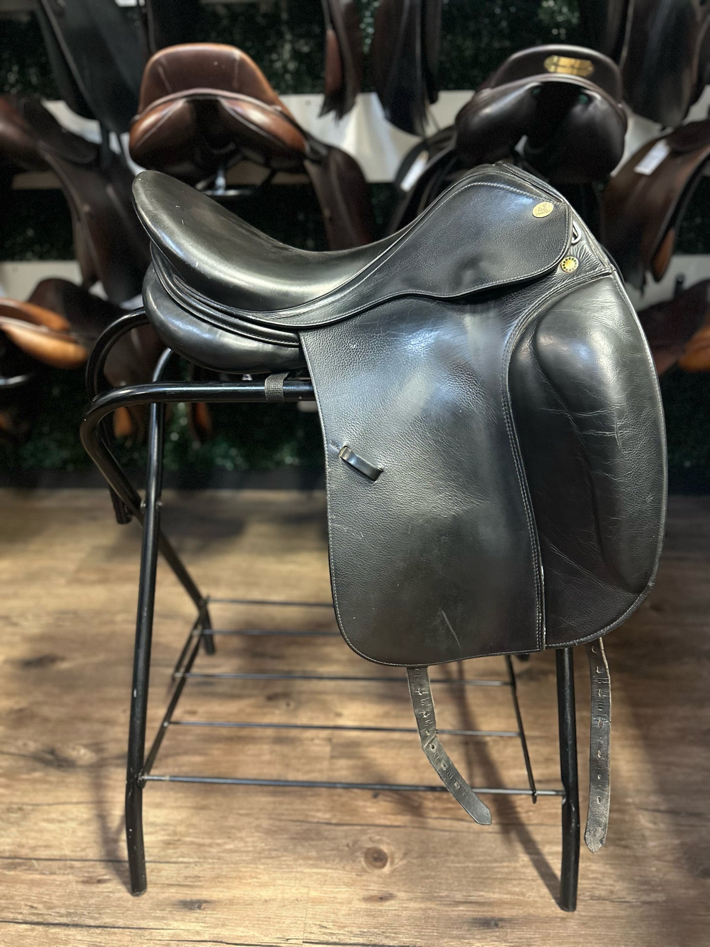 17" Prestige Dressage Saddle - M (5")