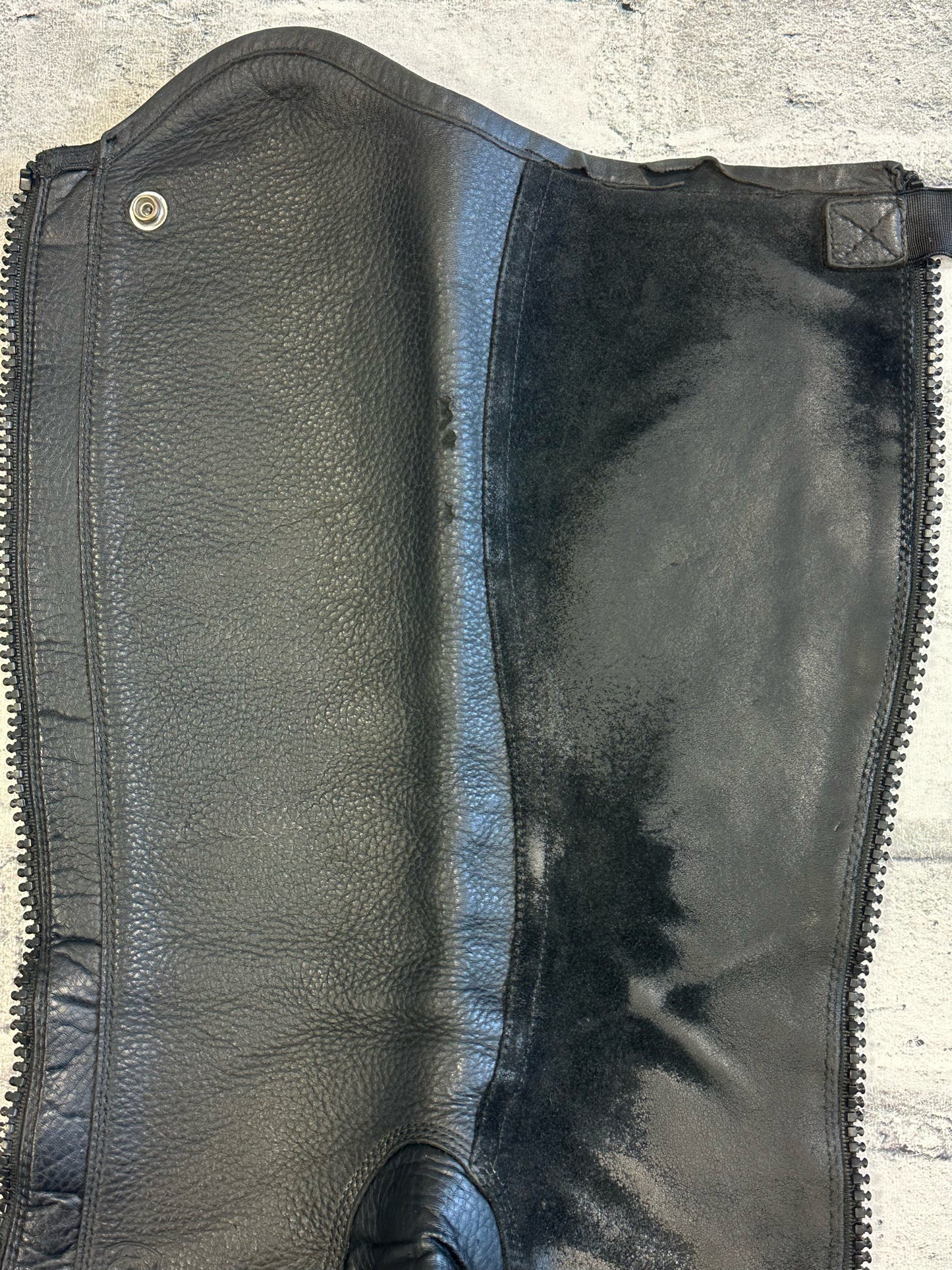 Ariat Leather/Suede Half Chaps - C 13" H 16"