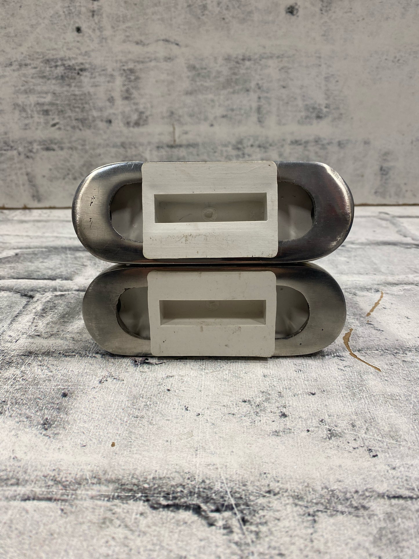 4.5" Showman Stirrup Irons NEW