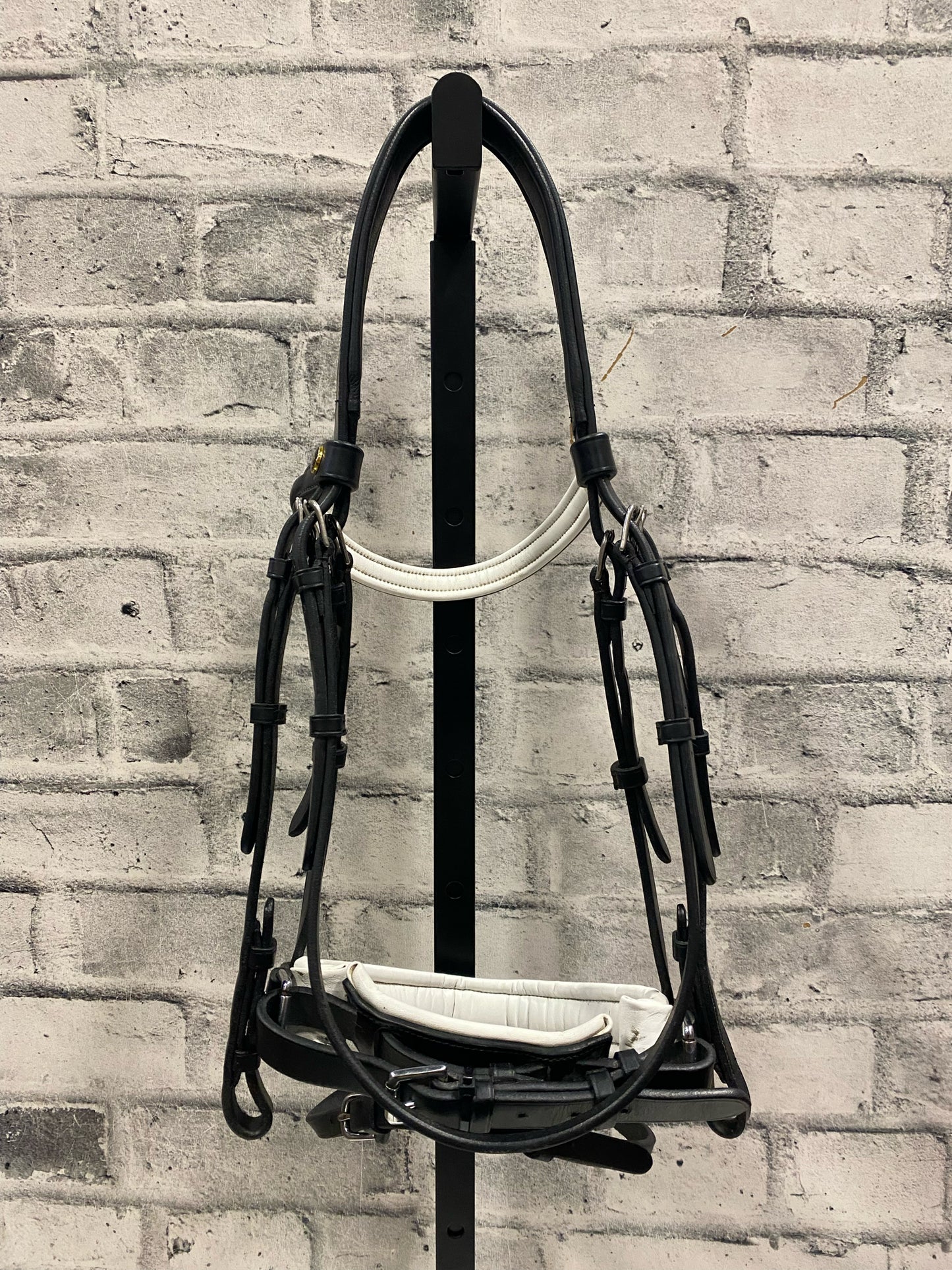 BR Dressage Bridle w/ Flash + Crank Noseband Black/White F