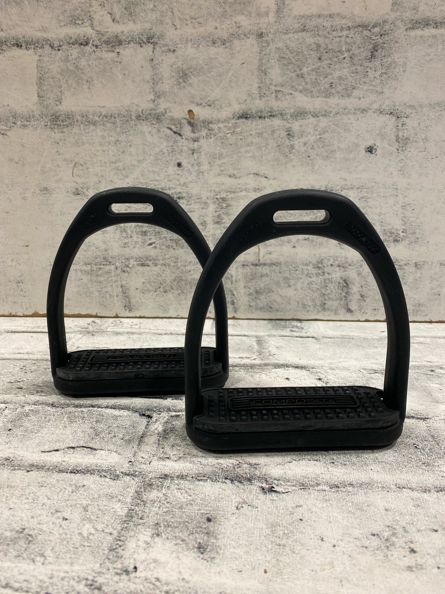 4.5" Compositi Stirrups Black