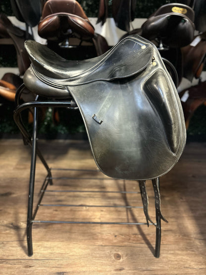 17" Regal Monoflap Dressage Saddle M (5")
