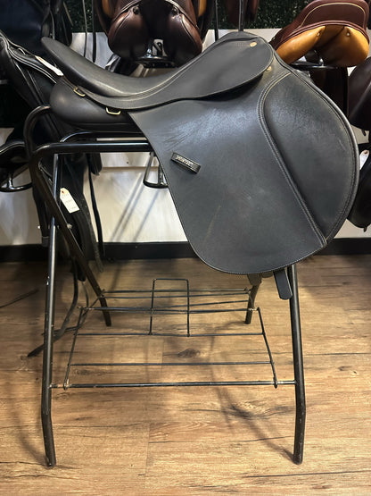 16.5" Wintec AP Saddle Black