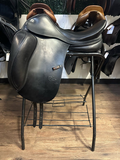 18" 2011 Prestige Dressage Saddle