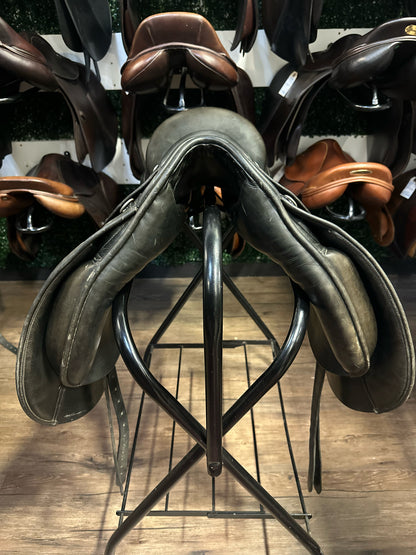 17" County Competitor 2000 Dressage Saddle M (5")