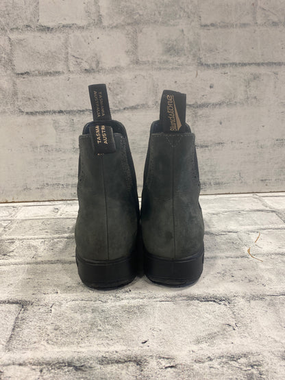 Blundstones Grey Size 5