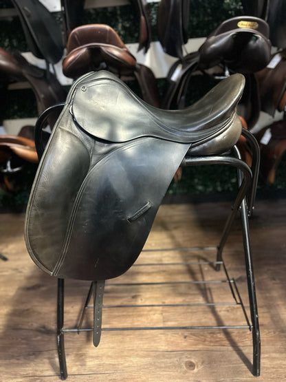 17" County Competitor 2000 Dressage Saddle M (5")