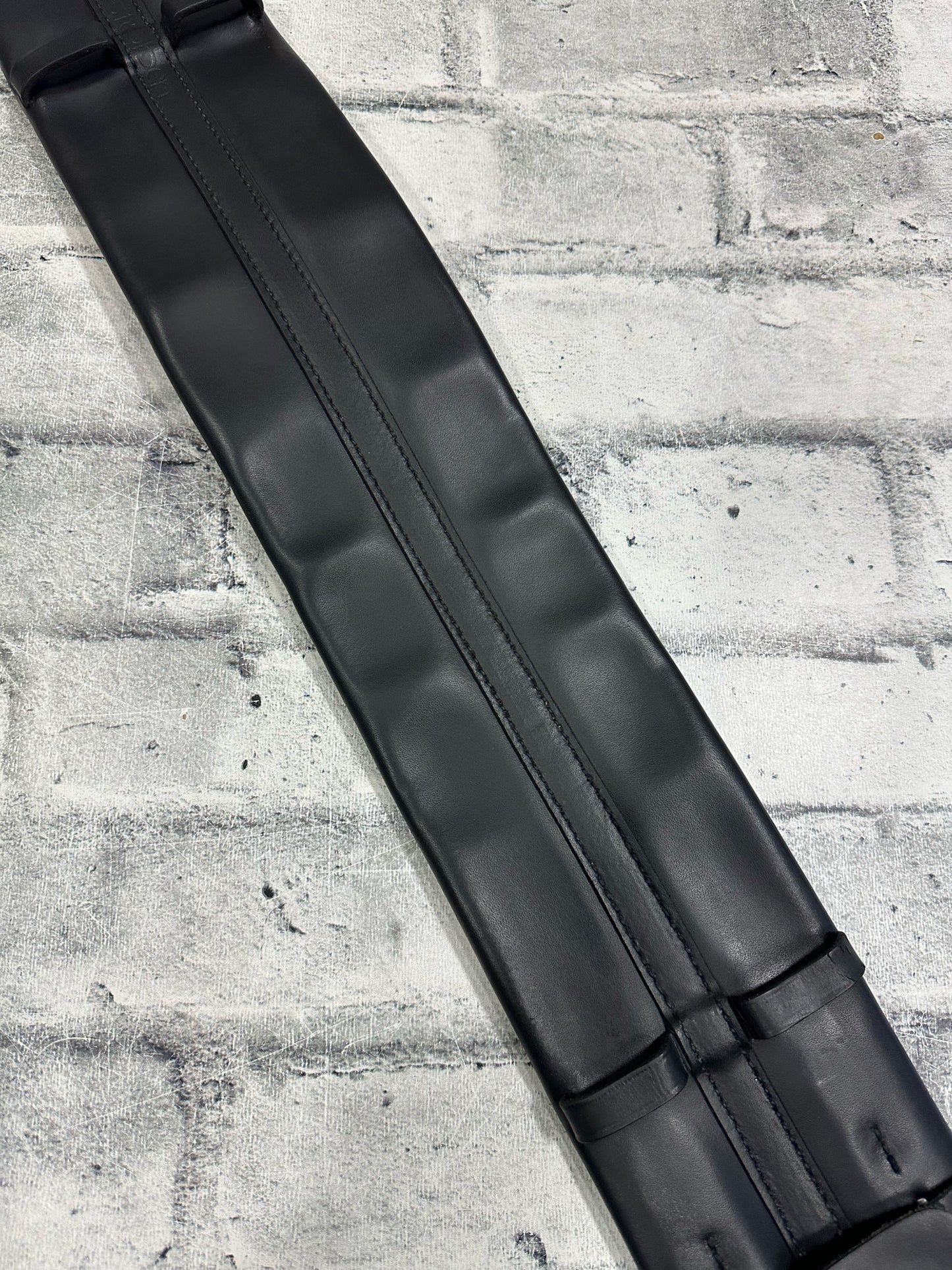 26" Stubben Leather Dressage Girth Black