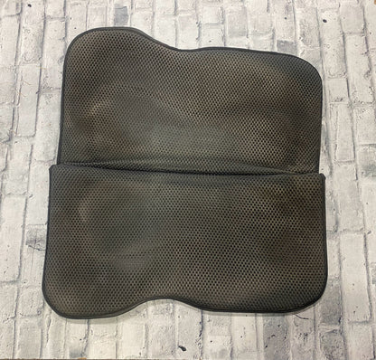 Reinsman Non-Slip Working Pad Black 32" x 33"