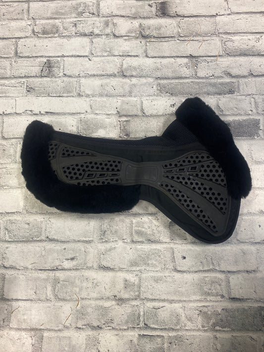 Lovas Equestrian Legendary Sheepskin Relief Pad Black