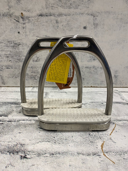 4.5" Showman Stirrup Irons NEW