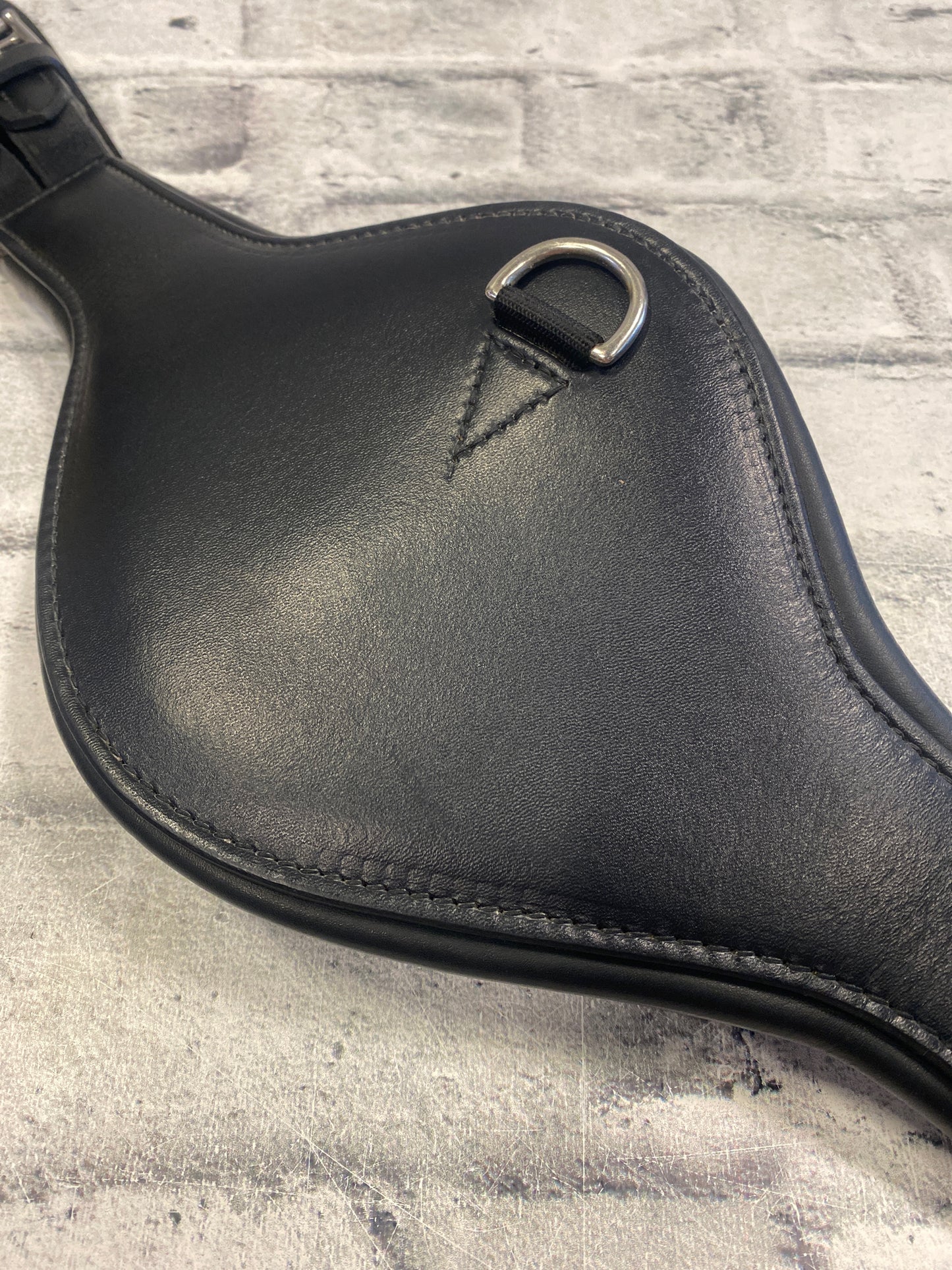 28" Shoulder Releif Dressage Girth Black