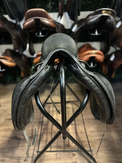17" Prestige Dressage Saddle - M (5")