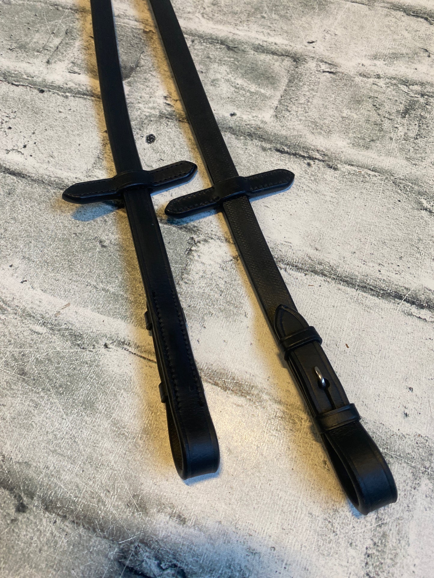 Flat Leather Reins Black