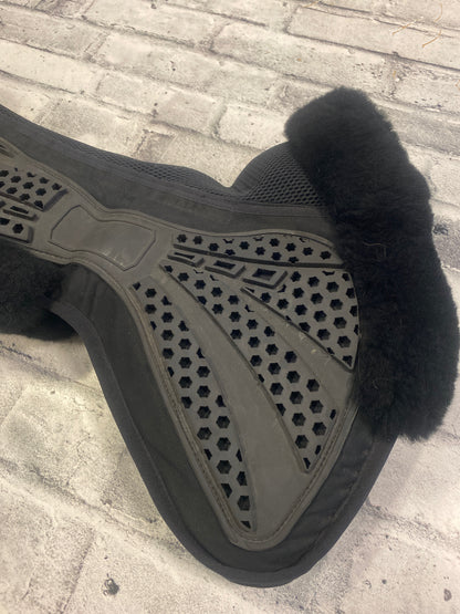 Lovas Equestrian Legendary Sheepskin Relief Pad Black