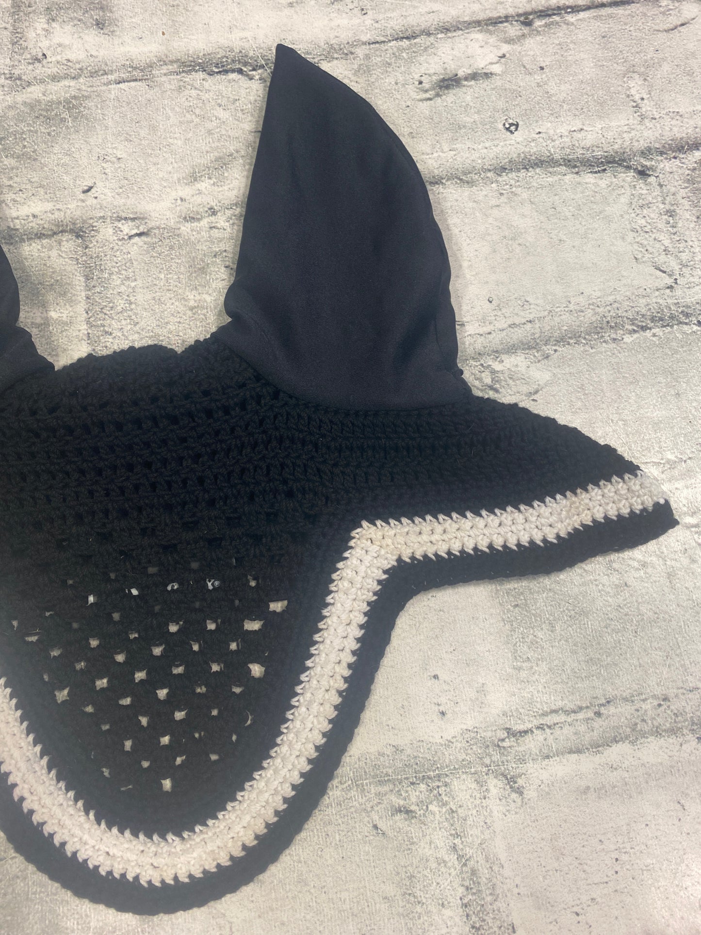 Shedrow Fly Bonnet Black/White F