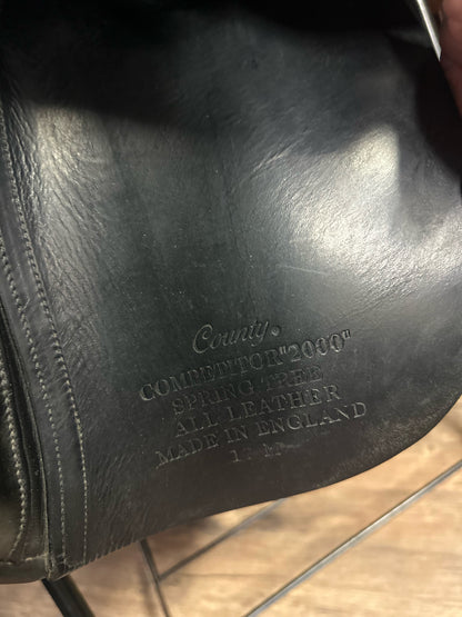 17" County Competitor 2000 Dressage Saddle M (5")