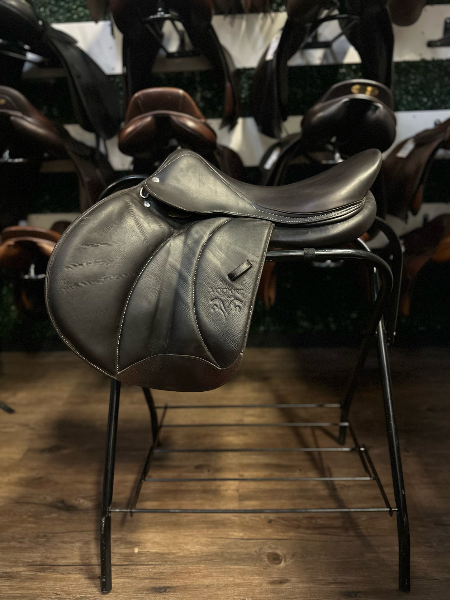 18" 2022 Voltaire Stuttgart CC Saddle (M - 4.5" Gullet)