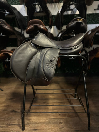 18" 2022 Voltaire Stuttgart CC Saddle (M - 4.5" Gullet)