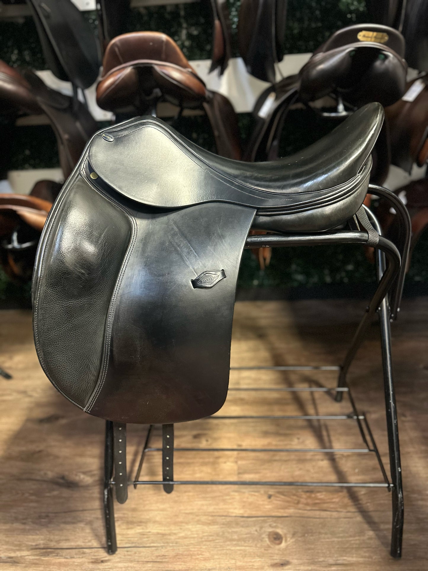 19" 2015 HDR Rivella Dressage Saddle MN (4.5")