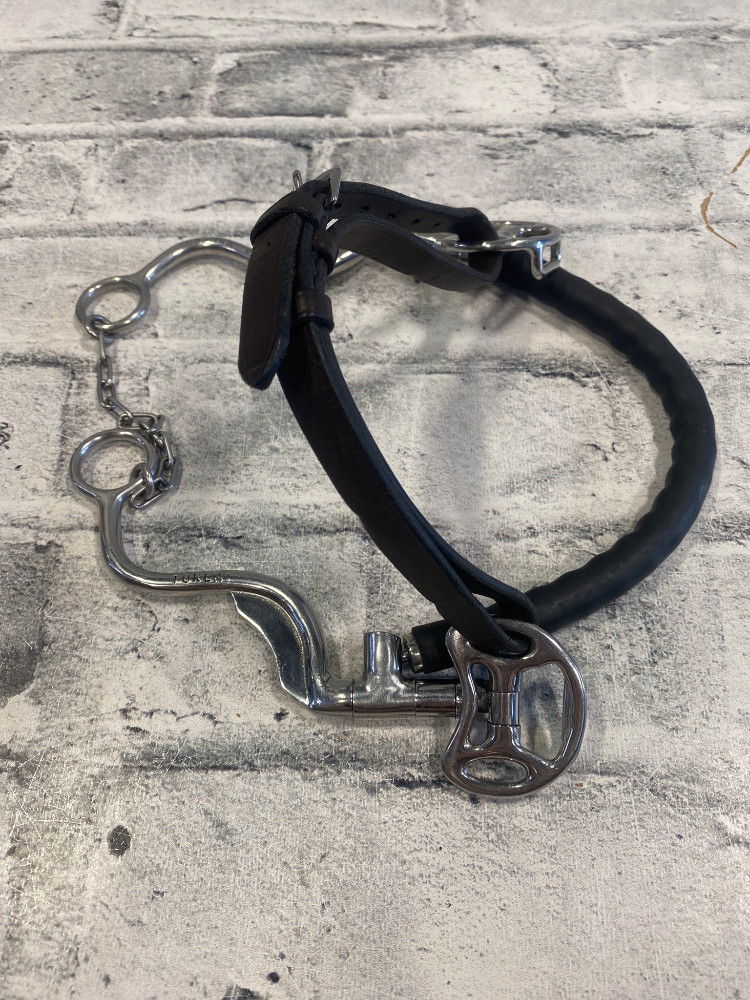 Muserolle Cuir Hackamore Éric Thomas inox Muserolle Cuir Hackamore Éric Thomas inox