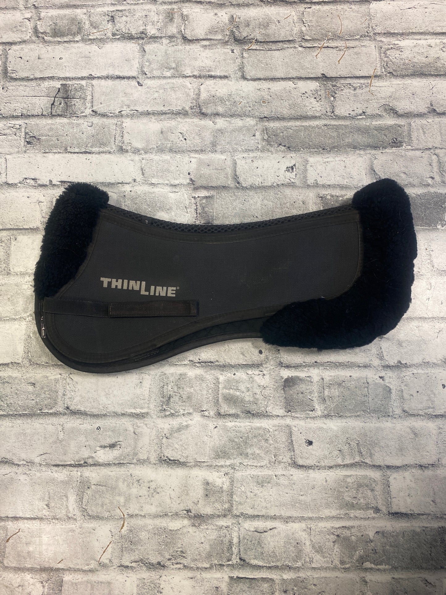 ThinLine Trifecta Half Pad w Sheepskin Rolls Black L